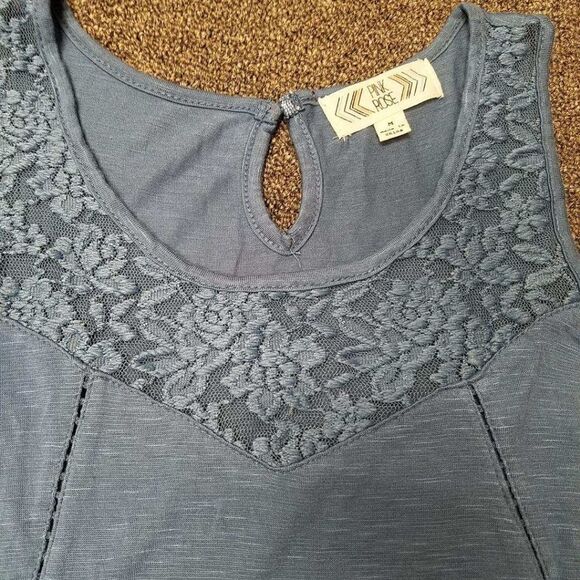 Pink Rose blue high low tank. Has lace around sz M - Picture 2 of 5